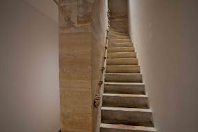 Classic Showroom in Palais Royal - Image 13