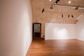 Classic Showroom in Palais Royal - Image 15