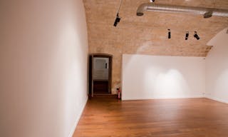 Classic Showroom in Palais Royal - Image 15