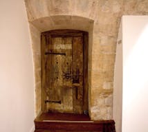 Classic Showroom in Palais Royal - Image 20