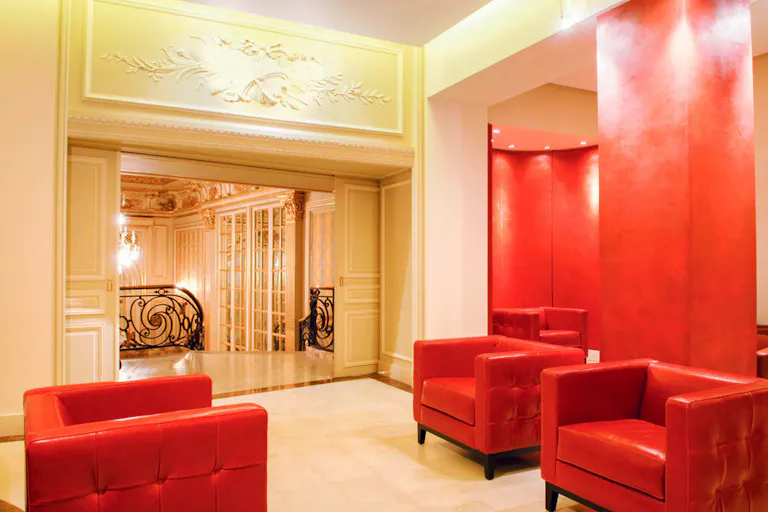 Refined Showroom Near Parc Monceau - Image 4