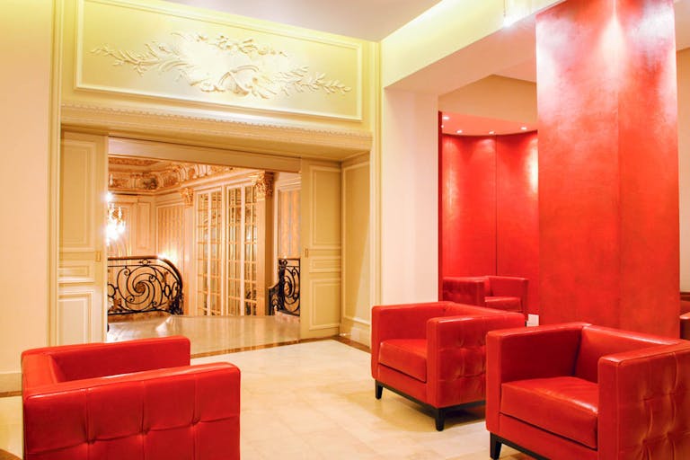 Refined Showroom Near Parc Monceau - Image 4