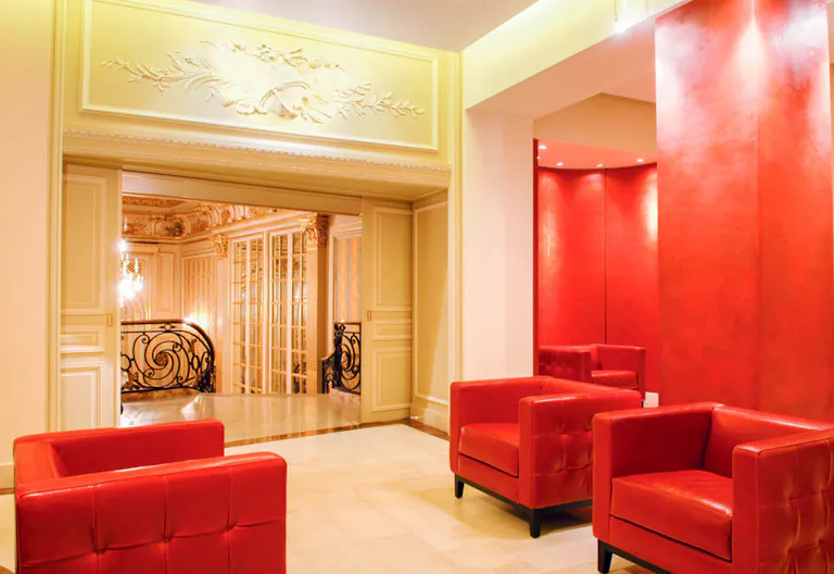 Refined Showroom Near Parc Monceau - Image 4
