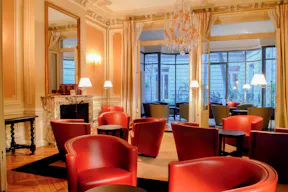 Refined Showroom Near Parc Monceau - Image 5