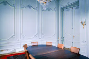 Refined Showroom Near Parc Monceau - Image 6