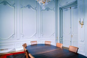 Refined Showroom Near Parc Monceau - Image 6