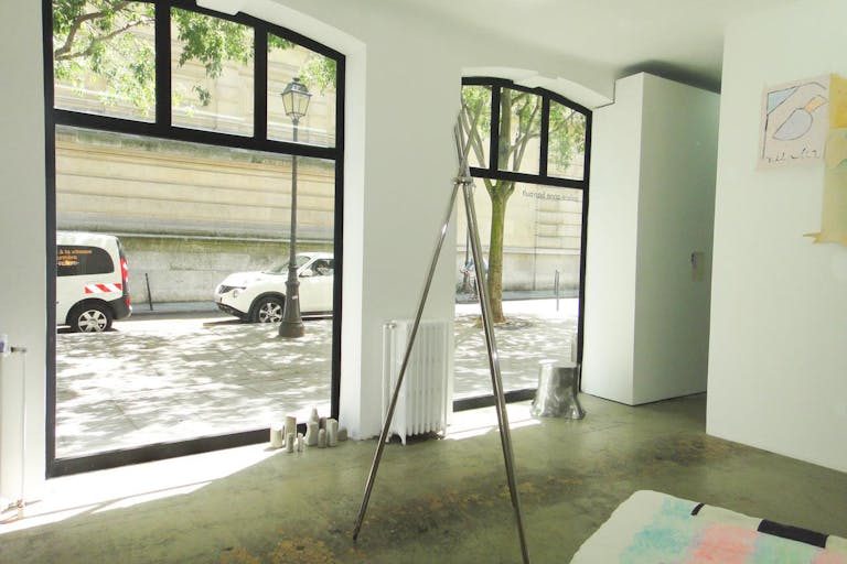 Modern Pop-Up Space in Le Marais - Image 2