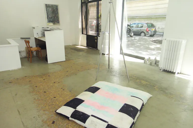 Modern Pop-Up Space in Le Marais - Image 3