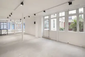 A Bright and Versatile Gallery in the Heart of Le Marais - Image 7