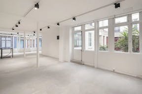 A Bright and Versatile Gallery in the Heart of Le Marais - Image 7