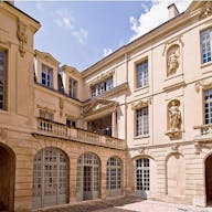 Bright & Spacious Gallery in Historical Le Marais - Image 0