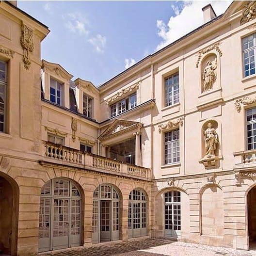 Bright & Spacious Gallery in Historical Le Marais - Image 0