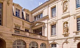 Bright & Spacious Gallery in Historical Le Marais - Image 0