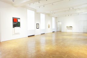 Bright & Spacious Gallery in Historical Le Marais - Image 2