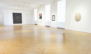 Bright & Spacious Gallery in Historical Le Marais - Image 3