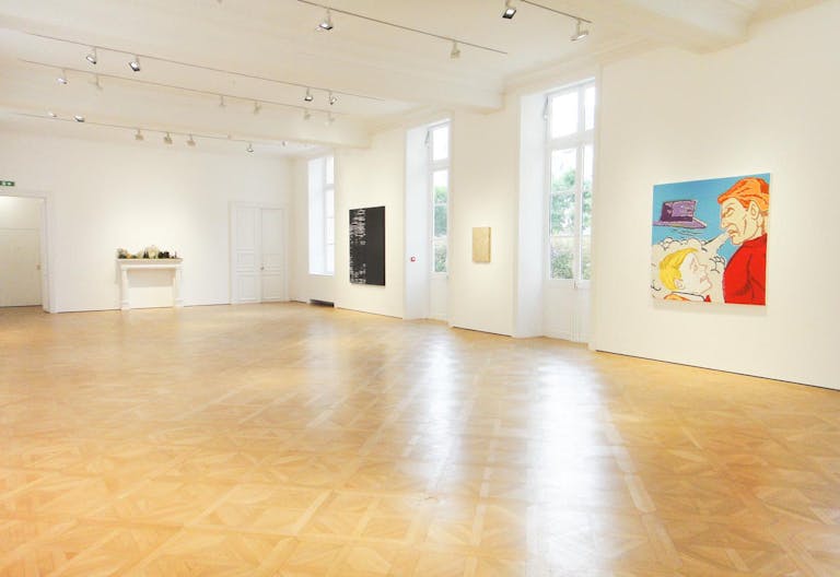Bright & Spacious Gallery in Historical Le Marais - Image 4