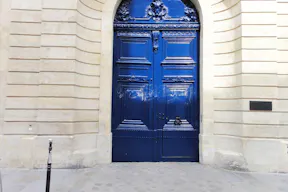 Bright & Spacious Gallery in Historical Le Marais - Image 5