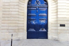 Bright & Spacious Gallery in Historical Le Marais - Image 5