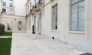 Bright & Spacious Gallery in Historical Le Marais - Image 7