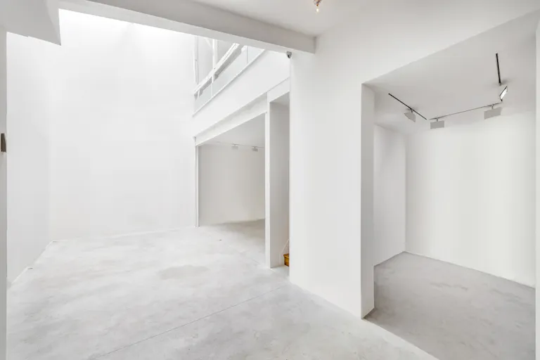 Elegant Showroom in Busy Le Marais - Image 2