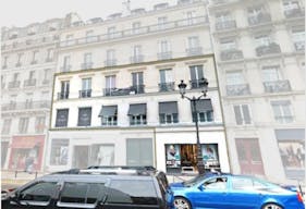 Prime Location Boutique on Rue de Rivoli - Image 4