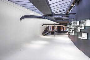 Creative Pop-Up Space in Le Marais - Image 8