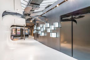 Creative Pop-Up Space in Le Marais - Image 9