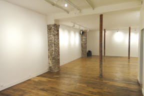 Pop-Up Shop in Busy Le Marais - Image 1