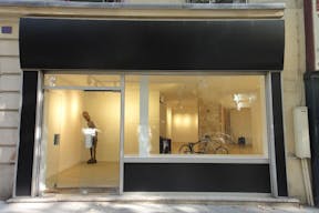 Pop-Up Shop in Busy Le Marais - Image 3