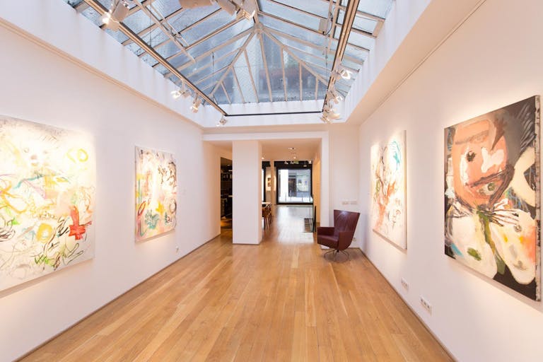 Gallery in Vibrant Beaubourg - Image 1