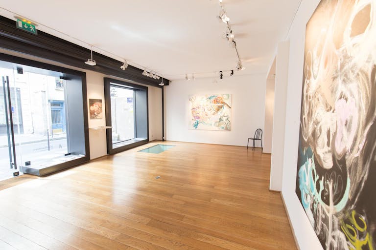 Gallery in Vibrant Beaubourg - Image 3