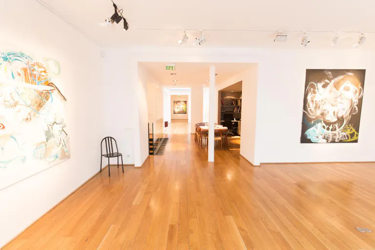 Gallery in Vibrant Beaubourg - Image 4