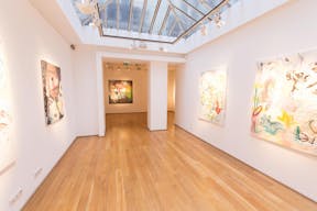 Gallery in Vibrant Beaubourg - Image 5