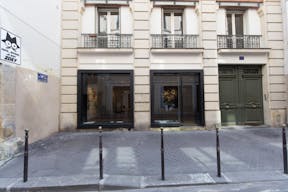 Gallery in Vibrant Beaubourg - Image 8