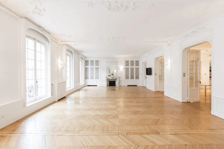 Historic Showroom in Étoile - Image 0