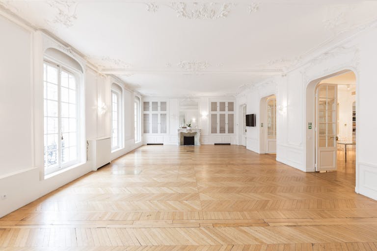 Historic Showroom in Étoile - Image 0