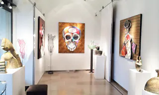 Pop-Up Gallery in Prime Le Marais - Image 1