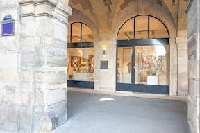 Pop-Up Gallery in Prime Le Marais - Image 3