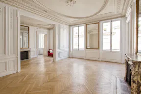 Beautiful Showroom in Palais-Royal - Image 3