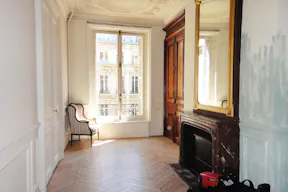 Beautiful Showroom in Palais-Royal - Image 5
