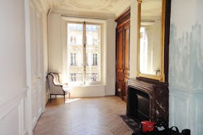 Beautiful Showroom in Palais-Royal - Image 5