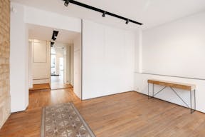 Adorable Shop in Stylish Le Marais - Image 2