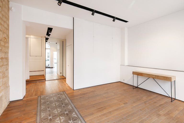 Adorable Shop in Stylish Le Marais - Image 2