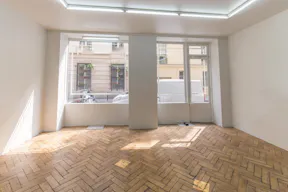 Fantastic Gallery in Le Marais - Image 2