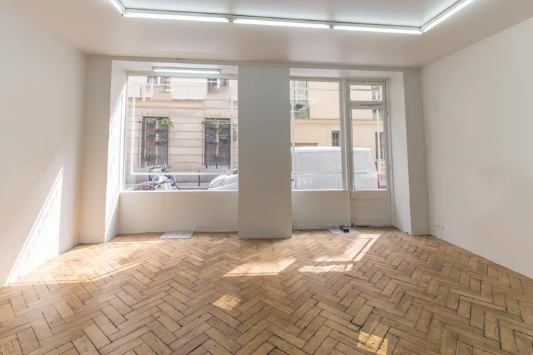 Fantastic Gallery in Le Marais - Image 2