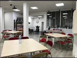 Vast Showroom in Bustling Bastille - Image 1