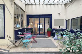 Vast Showroom in Bustling Bastille - Image 2