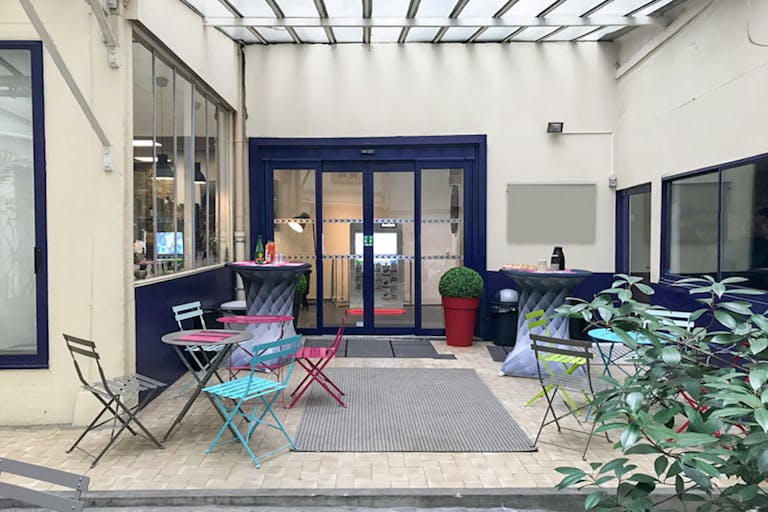 Vast Showroom in Bustling Bastille - Image 2