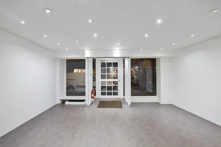 Pop-Up Store in Trendy Le Marais - Image 0