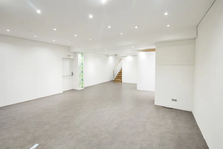 Pop-Up Store in Trendy Le Marais - Image 4